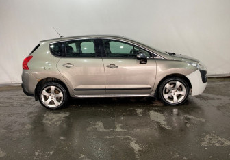 Подержанный автомобиль Peugeot 3008 2010 года (7 фото)