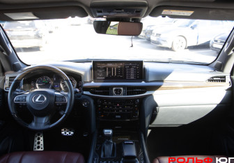 Подержанный автомобиль Lexus LX 2018 года (12 фото)