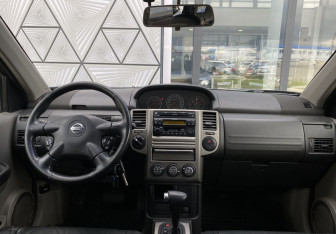 Подержанный автомобиль Nissan X-Trail 2005 года (11 фото)