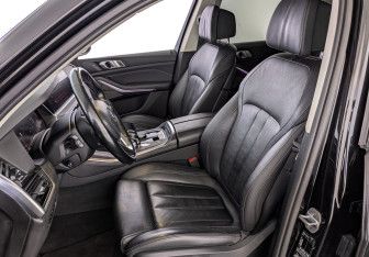 Подержанный автомобиль BMW X5 2018 года (20 фото)