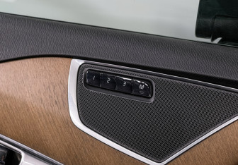 Подержанный автомобиль Volvo XC90 2016 года (14 фото)