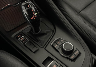 Подержанный автомобиль BMW X1 2018 года (16 фото)
