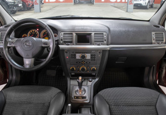 Подержанный автомобиль Opel Vectra Sedan 2006 года (13 фото)