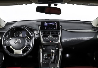 Подержанный автомобиль Lexus NX 2019 года (17 фото)