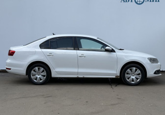 Подержанный автомобиль Volkswagen Jetta Sedan 2012 года (4 фото)