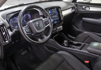 Подержанный автомобиль Volvo XC40 2019 года (16 фото)