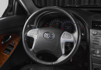 Подержанный автомобиль Toyota Camry Sedan 2011 года (14 фото)