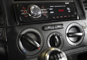 Подержанный автомобиль Volkswagen Transporter Van 2005 года (17 фото)