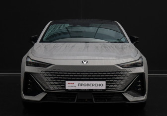 Подержанный автомобиль Changan UNI-V 2023 года (2 фото)