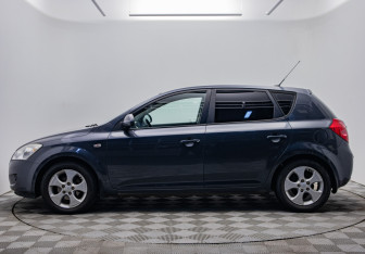 Подержанный автомобиль Kia Ceed Hatchback 2009 года (2 фото)
