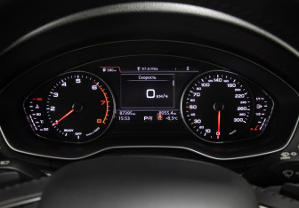 Подержанный автомобиль Audi A4 Sedan 2017 года (13 фото)