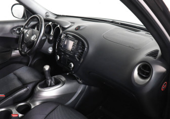 Подержанный автомобиль Nissan Juke 2011 года (10 фото)