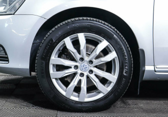 Подержанный автомобиль Volkswagen Passat Sedan 2012 года (9 фото)