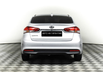 Подержанный автомобиль Kia Cerato Sedan 2018 года (6 фото)