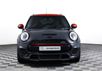 Подержанный автомобиль MINI Hatch 2017 года (2 фото)