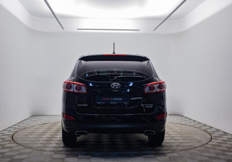 Подержанный автомобиль Hyundai Santa Fe 2011 года (6 фото)