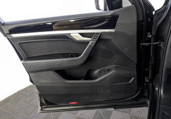 Подержанный автомобиль Volkswagen Touareg 2019 года (19 фото)