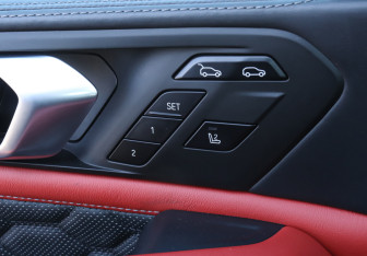 Подержанный автомобиль BMW X6 M 2021 года (18 фото)