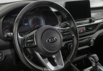 Подержанный автомобиль Kia Cerato Sedan 2018 года (14 фото)