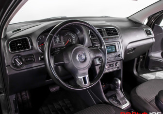 Подержанный автомобиль Volkswagen Polo Sedan 2014 года (12 фото)