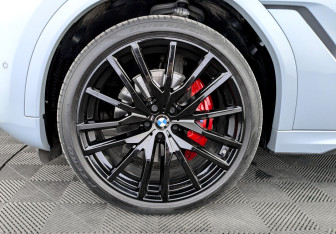 Подержанный автомобиль BMW X6 2024 года (18 фото)