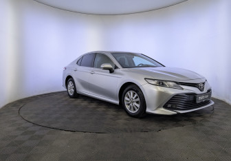 Подержанный автомобиль Toyota Camry Sedan 2019 года (3 фото)