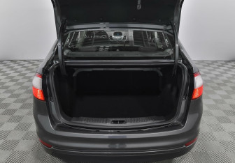 Подержанный автомобиль Ford Fiesta Sedan 2017 года (11 фото)