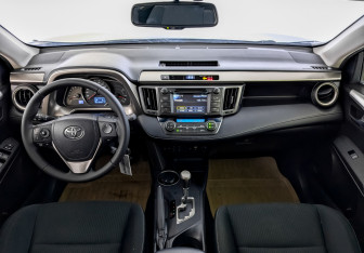 Подержанный автомобиль Toyota RAV4 2013 года (14 фото)