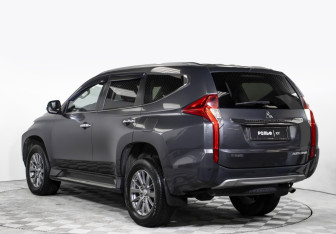 Подержанный автомобиль Mitsubishi Pajero Sport 2019 года (7 фото)