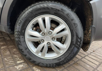 Подержанный автомобиль Hyundai Tucson 2008 года (14 фото)