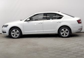 Подержанный автомобиль Skoda Octavia Liftback 2018 года (8 фото)