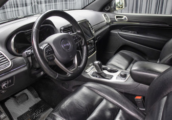 Подержанный автомобиль Jeep Grand Cherokee 2020 года (16 фото)