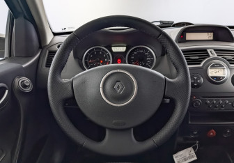 Подержанный автомобиль Renault Megane Sedan 2008 года (21 фото)