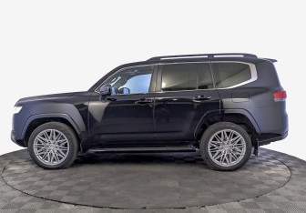 Подержанный автомобиль Toyota Land Cruiser Suv 2022 года (8 фото)