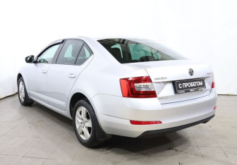 Подержанный автомобиль Skoda Octavia Liftback 2016 года (6 фото)