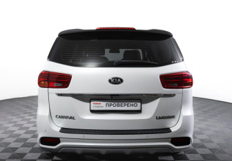Подержанный автомобиль Kia Carnival 2018 года (6 фото)