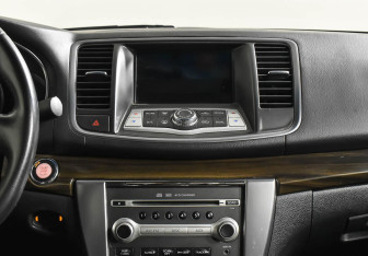 Подержанный автомобиль Nissan Teana 2012 года (12 фото)