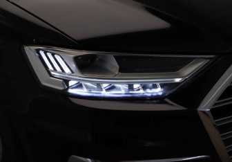 Подержанный автомобиль Audi A8 2019 года (38 фото)