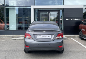 Подержанный автомобиль Hyundai Solaris Sedan 2012 года (6 фото)