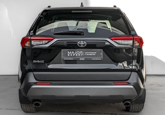 Подержанный автомобиль Toyota RAV4 2021 года (6 фото)