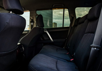 Подержанный автомобиль Toyota Land Cruiser Prado 2014 года (13 фото)