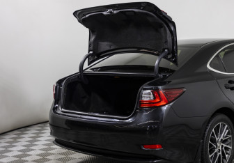 Подержанный автомобиль Lexus ES 2015 года (15 фото)