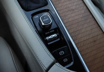 Подержанный автомобиль Volvo XC90 2015 года (14 фото)
