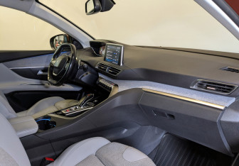 Подержанный автомобиль Peugeot 3008 2019 года (11 фото)