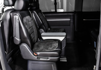 Подержанный автомобиль Volkswagen Multivan 2016 года (13 фото)