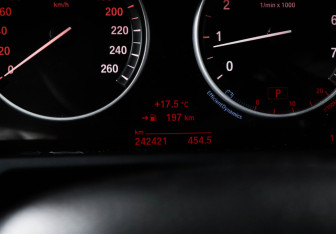 Подержанный автомобиль BMW X5 2014 года (11 фото)