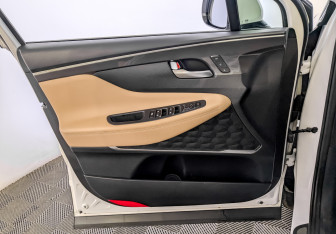 Подержанный автомобиль Hyundai Santa Fe 2022 года (19 фото)