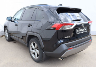 Подержанный автомобиль Toyota RAV4 2020 года (6 фото)