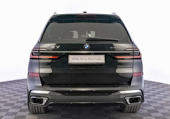 Подержанный автомобиль BMW X7 2025 года (6 фото)