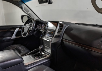 Подержанный автомобиль Toyota Land Cruiser Suv 2015 года (13 фото)